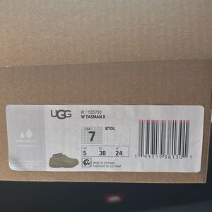 Ugg Tasman   Size 7. Only worn once great condition.
